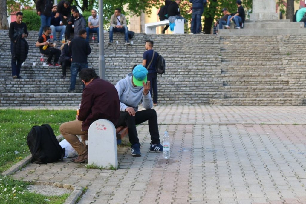 Velika Kladuša Mještani Glinice i Vrnograča raspravljali o migrantskoj situaciji — Radio