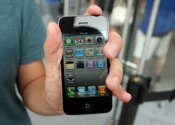 iPhone 4 zaludio mlade: Evo zašto nabavljaju mobitel iz 2010. godine
