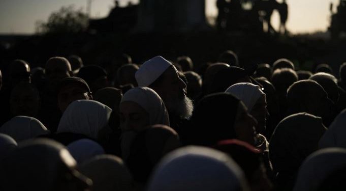 Hiljade Palestinaca stiglo u Jerusalim na prvu molitvu tokom Ramazana