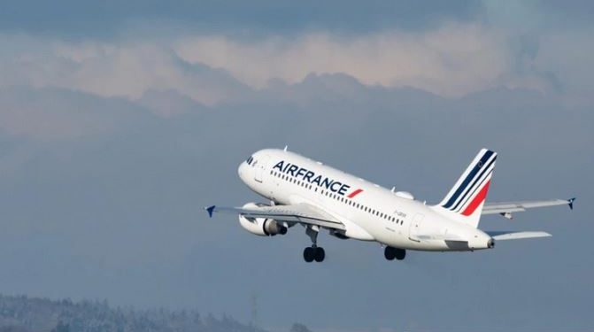 Avion Er Fransa se vratio nekoliko minuta po polijetanju jer se zapalio reaktor