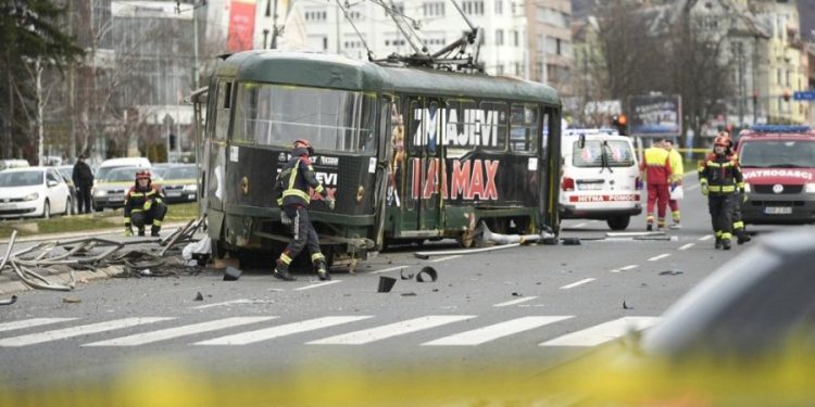 U Kantonu Sarajevo Dan žalosti, građani će se i danas okupiti na mjestu tramvajske nesreće u Sarajevu: Traže odgovornost nadležnih