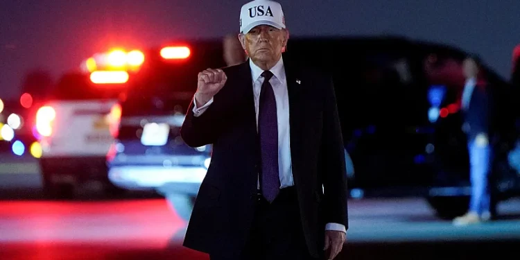 Trump potvrdio da su Amerikanci i Izraelci izveli zajednički napad: Sravnit ćemo njihovu raketnu industriju