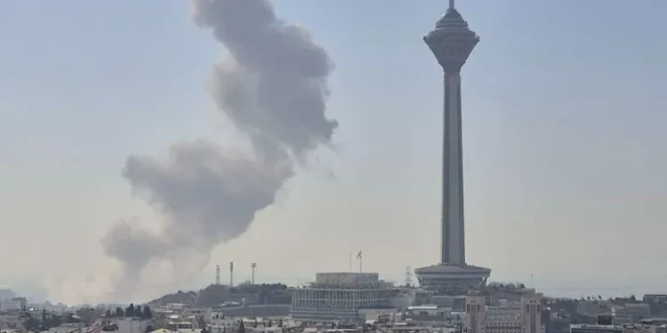 Izrael napao Iran: U Teheranu odjekuju eksplozije, Tel Aviv sve naziva “preventivnim napadom