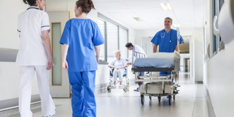 Manjak ljekara u zdravstvenim ustanovama postaje ozbiljan problem na području USK, ali i broj novorođene djece