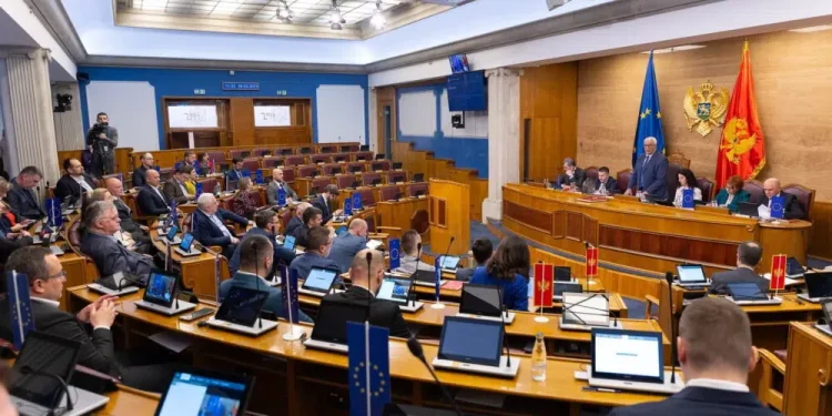 Skupština Crne Gore: Usvojene izmjene Zakona koje garantuju neradnu nedjelju