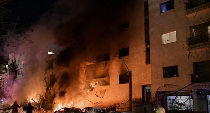 Izrael:Oko 20 ljudi ranjeno u udaru iranske rakete na Tel Aviv