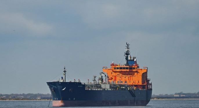 Tanker sa gorivom, koji je prvobitno bio namijenjen Kubi, krenuo ka Trinidadu i Tobagu