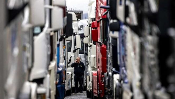 Kolone kamiona na prijelazima, počeli protesti prijevoznika