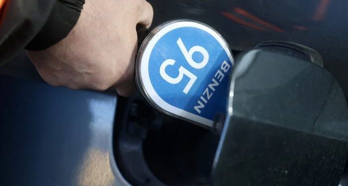 Slovenija: Od ponoći ograničenja točenja goriva – za privatna lica 50, za pravna 200 litara