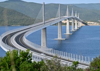 Pojavile se pukotine na Pelješkom mostu: Iz Hrvatskih cesta tvrde da ništa nije ozbiljno, sve će sanirati Kinezi