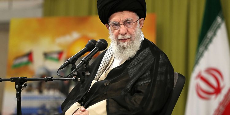 Oproštaj od ajatolaha Ali Hameneija u Iranu počinje danas i trajat će tri dana