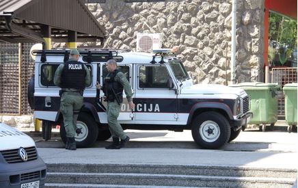 MUP ZDK: Pretresi na 24 lokacije u okviru akcije ”Piramida” hapšenja zbog droge i oružja