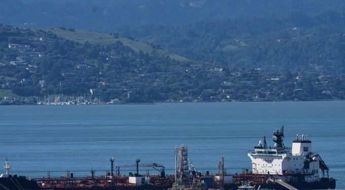 Francuska oslobodila naftni tanker povezan sa Rusijom nakon plaćene kazne