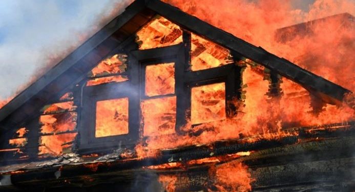 Požar u priobalnom malezijskom selu uništio oko 200 kuća, veliki broj ljudi raseljen