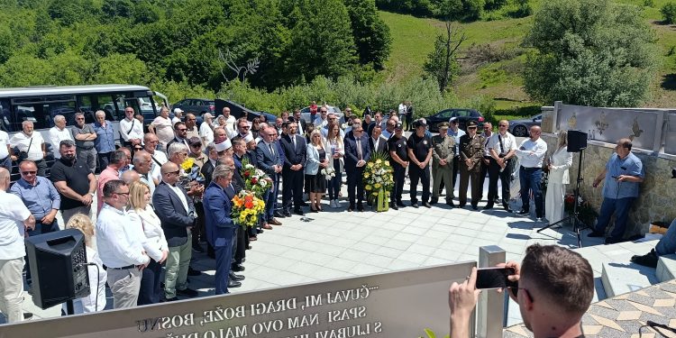 Svečano otvoren Spomen-park dr. Irfan Ljubijankić u Kremenu kod Slunja