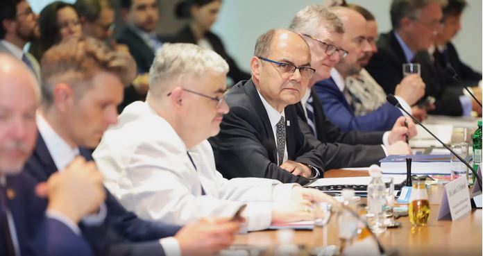 PIC danas bira nasljednika Christiana Schmidta među više kandidata