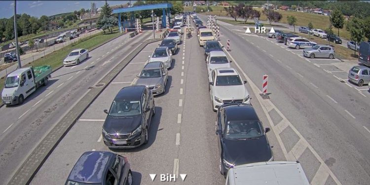 Kolaps na granicama: Kilometarske kolone na izlazu i ulazu u BiH