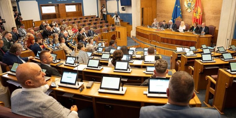Nova rekonstrukcija Spajićeve Vlade: Četiri nova ministra u izvršnoj vlasti, opozicija napustila salu