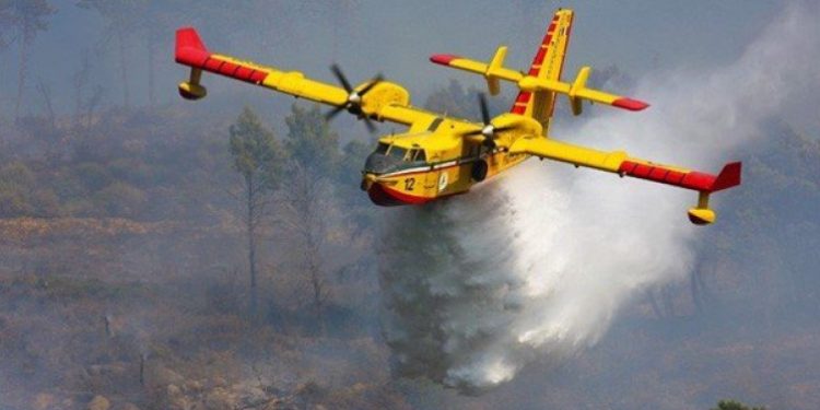 Požar na Risovcu i dalje aktivan, u gašenju sudjelovali i hrvatski kanaderi