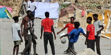 Španska vlada promijenila odluku: Stotine djece migranata iz Ceute bit će prebačeno na kopno