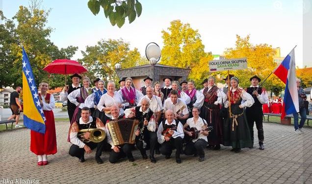 Folklorci: Ruka ruci, srce srcu!