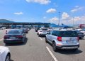 Duga kolona putničkih vozila zabilježena je na izlazu iz BiH na graničnom prijelazu Izačić