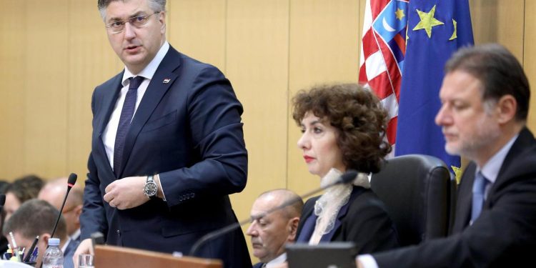 Hrvatska: Opozicija pokrenula opoziv premijera Plenkovića i Vlade zbog ilegalnog otpada