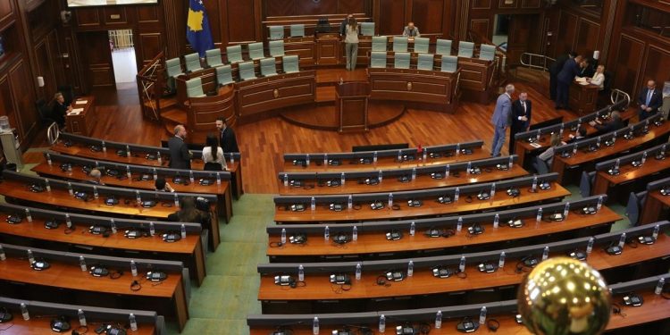 Ustavni sud Kosova: Vlada izabrana u skladu sa Ustavom, predsednik mora biti izabran do 6. oktobra