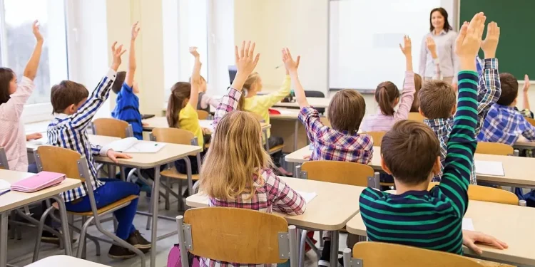 Nova školska godina u USK počinje danas: U srednjim školama  početak  će obilježiti jednosatni štrajk upozorenja