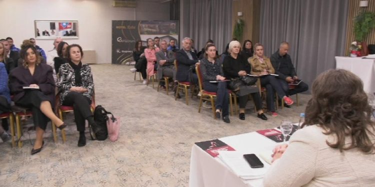U Bihaću promoviran priručnik za borbu protiv femicida: Konkretni alati za pravosuđe i policiju u sprečavanju rodno zasnovanog nasilja