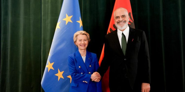 Von der Leyen u Tirani: Albanija ostvarila izvanredan napredak na putu ka EU